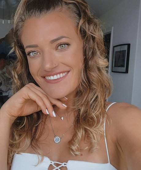 HannaH star du porno parfaite des photos