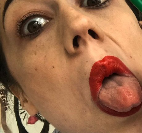 Colleen Ballinger nus étoiles collection