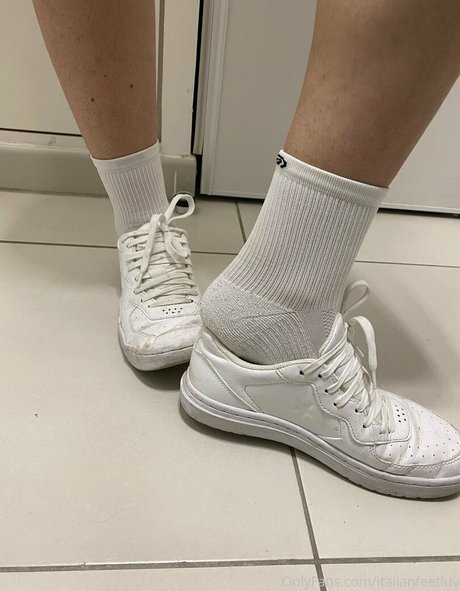 italianfeetluv modèle exclusif photo