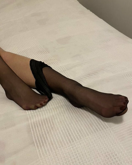 italianfeetluv modèles nus img