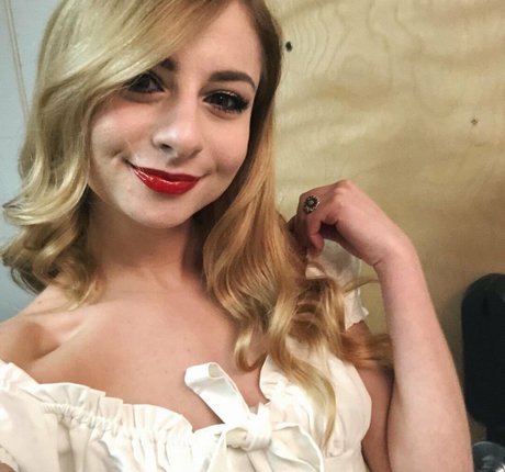 Tarah Kayne modèle gratuit des photos