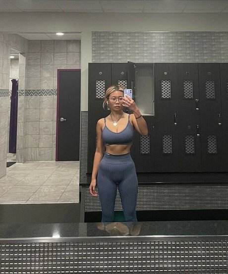 hollyliangg actrice artistique images