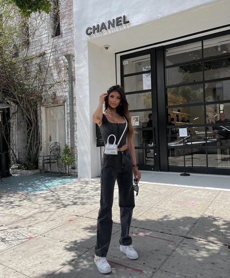 Sarah Sunita actrice érotique image