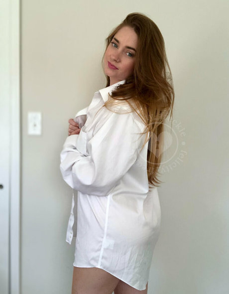 fellation publique onlyfans belle sexy photo