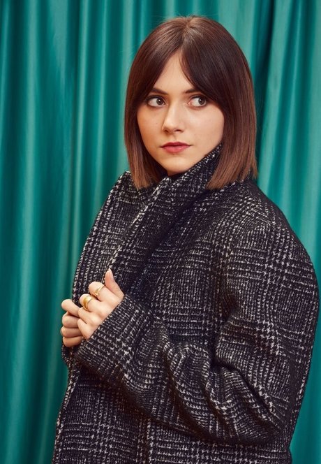 Emilia Jones star du porno chaude galeries