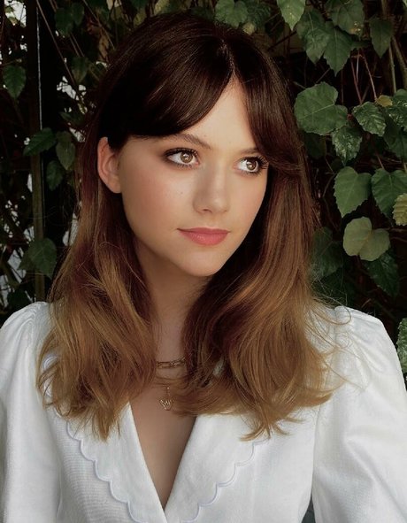 Emilia Jones art étoile collection