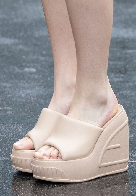 Emilia Jones étoile adulte images