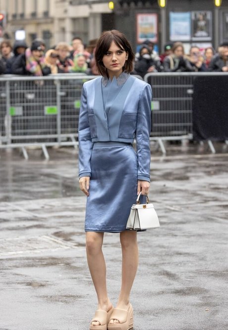 Emilia Jones étoile érotique collection