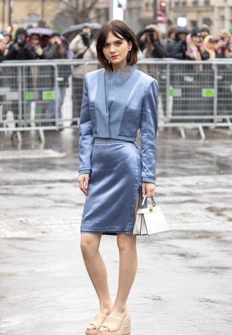 Emilia Jones star du porno belle image