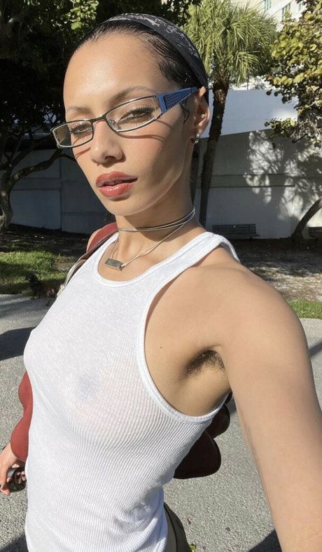 Jazelle Zanaughtti star du porno nue galerie