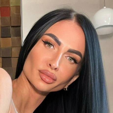 infirmière brune onlyfans plutôt parfait archive