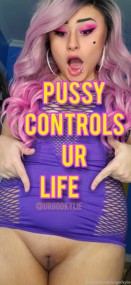 urpawgkylie mannequin image