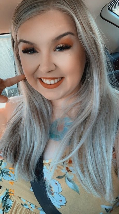 stormieadams93 actrice artistique des photos