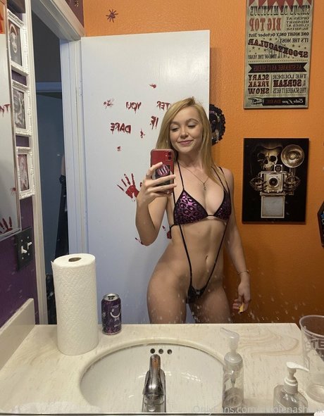 Nikole Nash étoile de l'art archive