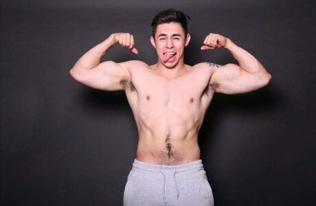 YahirBionic star exclusive image