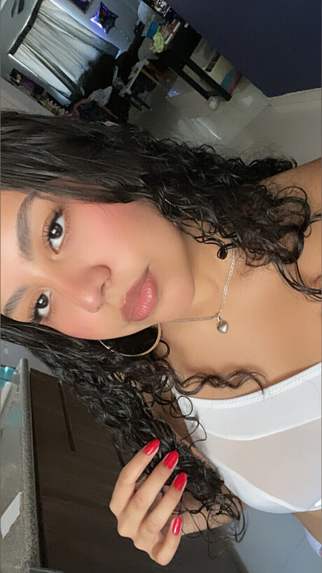 XimMaa modèle sexy photo