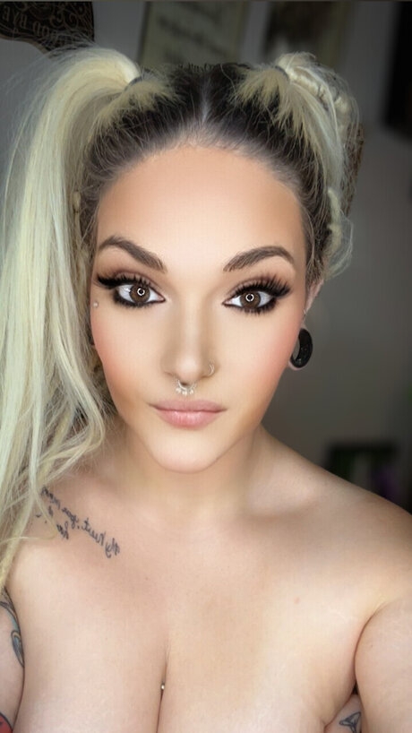 Caspian Jane star du porno exclusive images