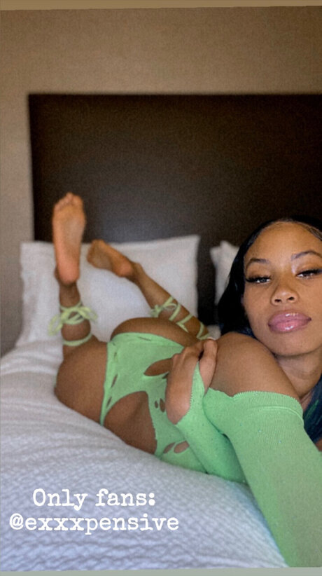 Exxxpen ive The Trophie_ modèle sexy des photos