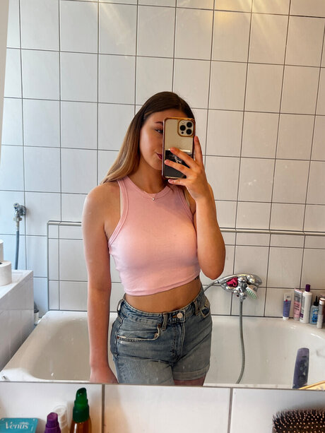 Anastazja actrice sexy des photos