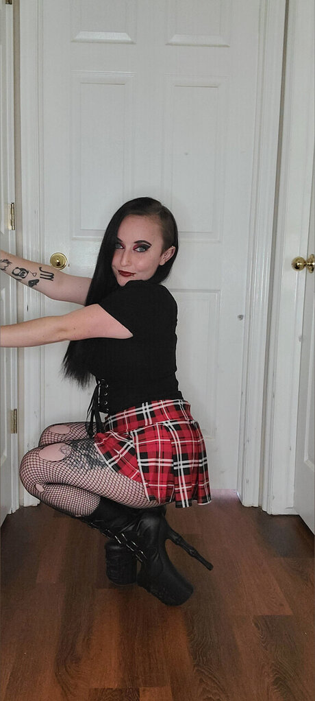 Bustydwarf modèle pornographique archive