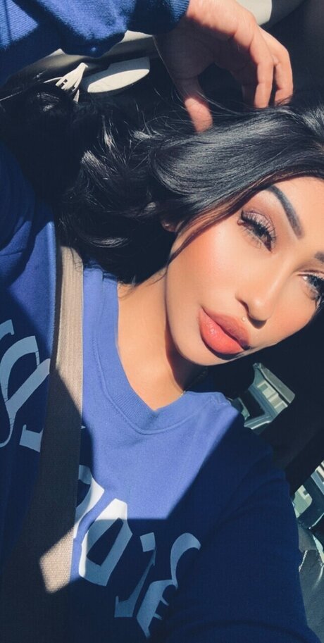 Ari Dior beau modèle des photos