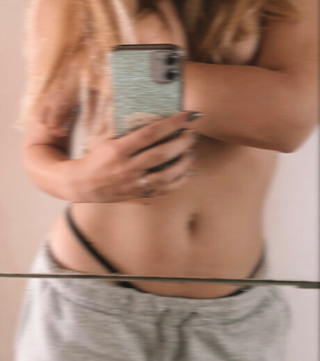 Adventurous Luna actrice chaude images