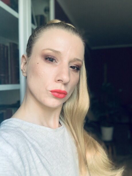 Lady Alexandriya modèle sympa img