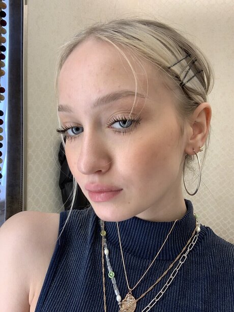 MercynBaby modèle pornographique galerie