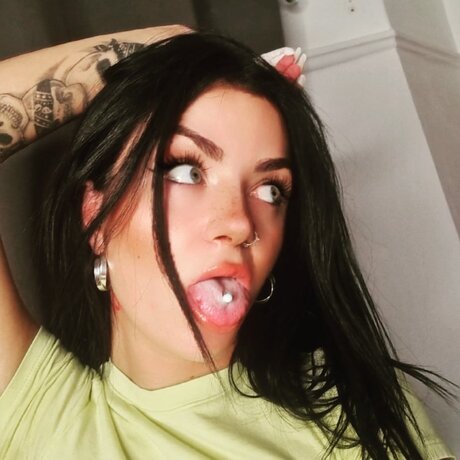 Tiaa Deemon modèle nu collection