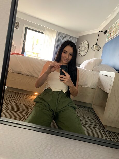 joi uniquementfans haut sexy image