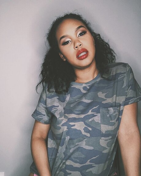 Bligsnicole jolie star du porno photo