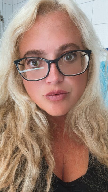 Jessica Violette Rose modèle sexy img