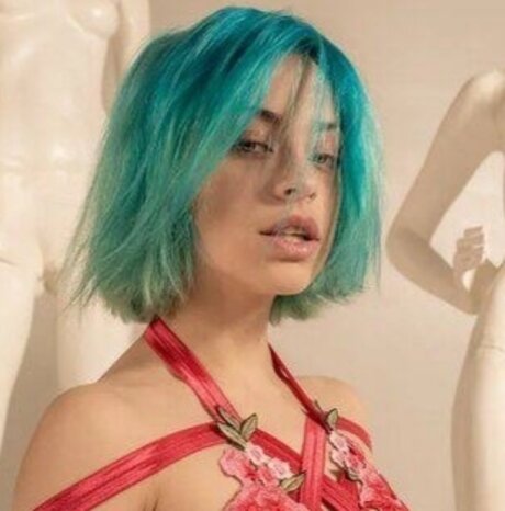 visage blond uniquementfans libre nu galeries