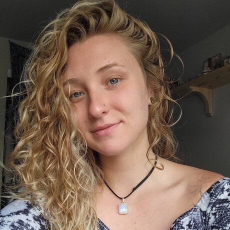 Ivy Climbs jolie actrice archive