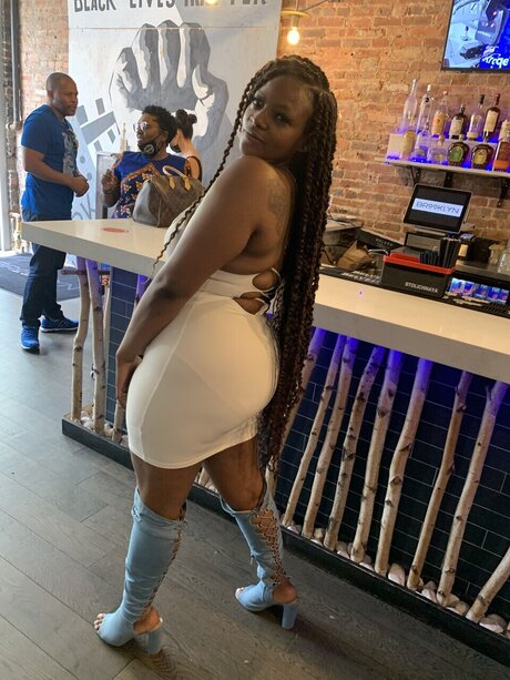 Madame Luscious jolie étoile galeries