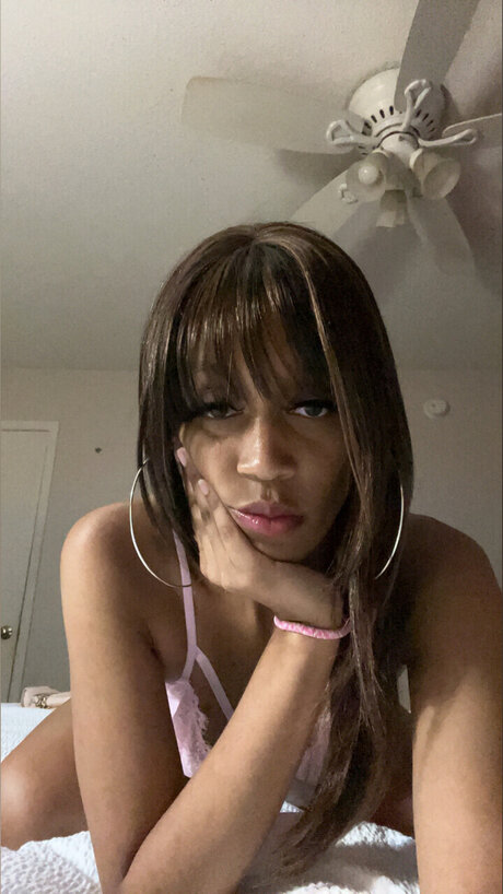 Slim Kuddi actrice parfaite des photos