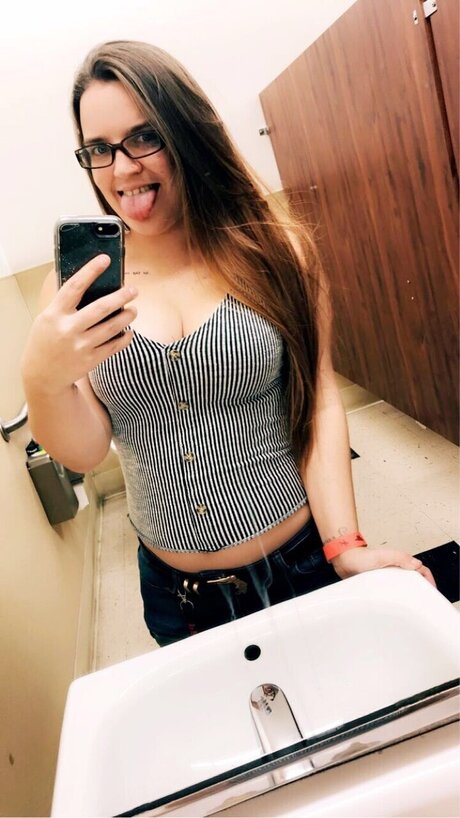 Kirstin Gonzalez nus étoiles galerie