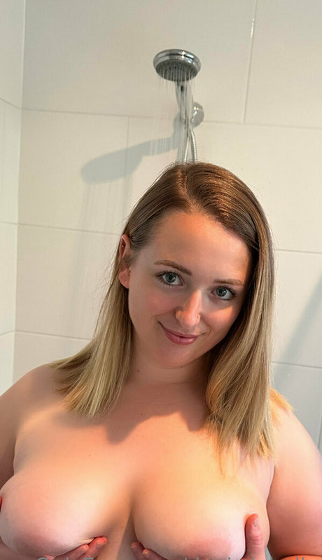 dani dabello actrice de nus photos