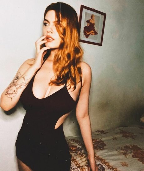 Foxy Bellyne actrice exclusive galeries