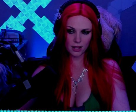 femme seulementfans assez nue photo