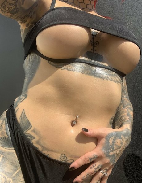 Bee Phillips modèle nu photos