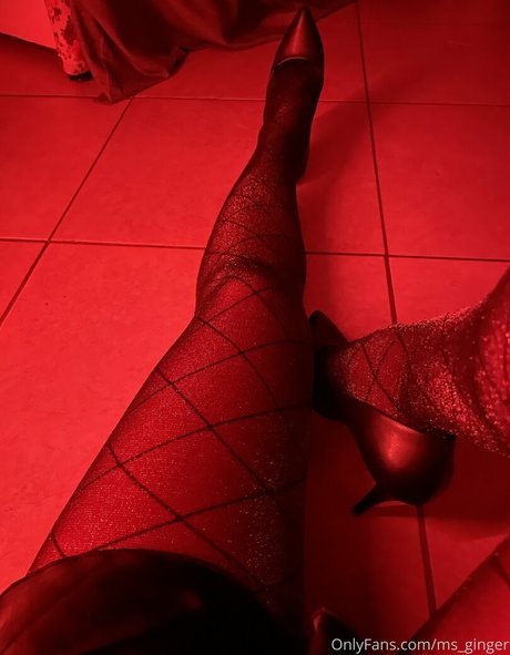 ms ginger actrice érotique photos