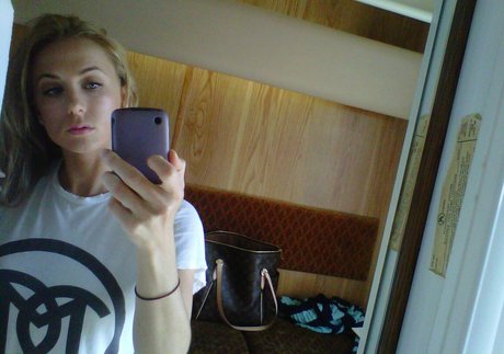 infirmière brune onlyfans sexy parfait galeries