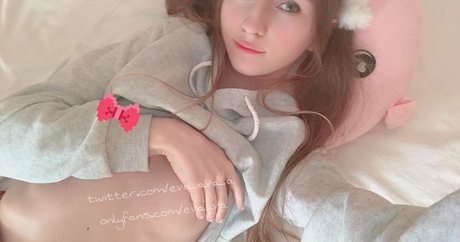 evaava free modèle érotique image