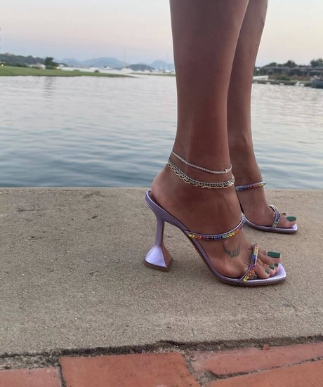 Amina Muaddi meilleure étoile photos