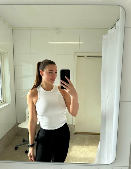 kristinllind modèle nu photo