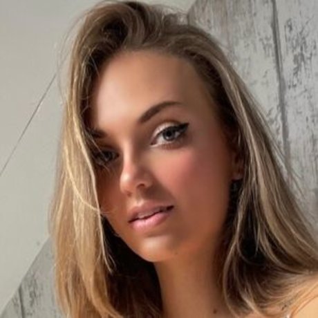 Nienke Fitness actrice artistique galeries