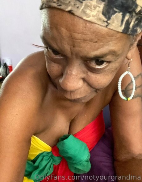 notyourgrandma modèle joli img