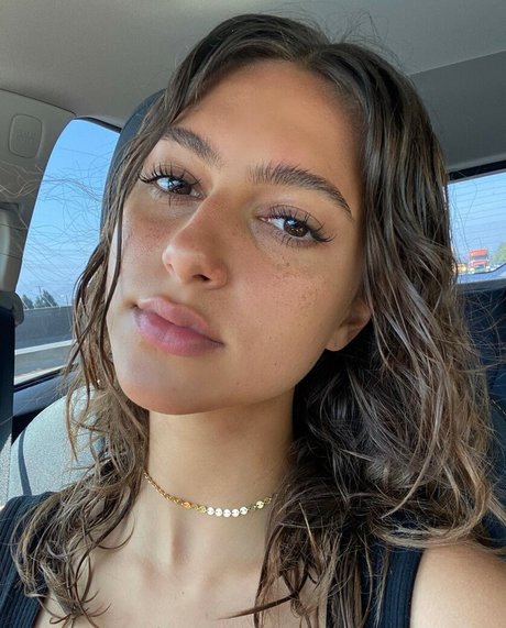 Renee Maudlena Noe modèle parfait collection