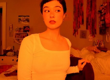 Brei elle modèle magnifique des photos